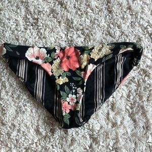 Never worn Billabong bikini reversible bottoms